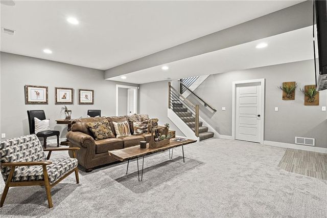 25012 W 89th Street, Lenexa, KS 66227