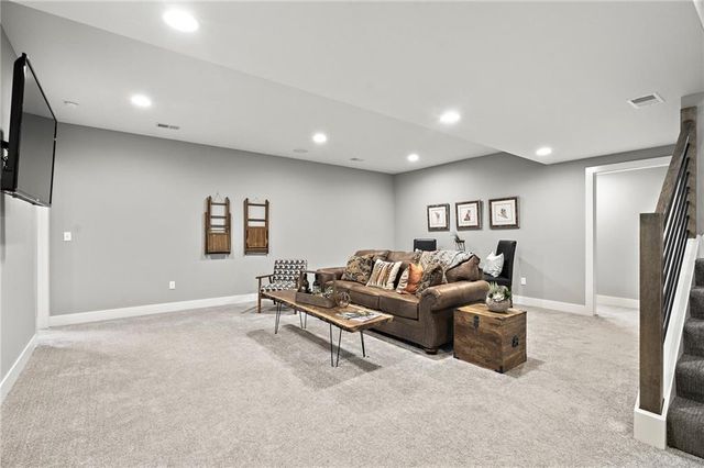 25012 W 89th Street, Lenexa, KS 66227