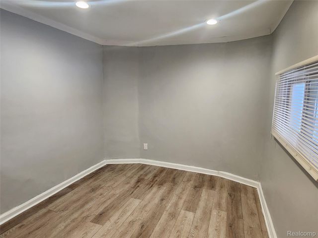 15000 Mayfield Street, Detroit, MI 48205