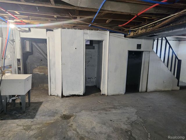 15000 Mayfield Street, Detroit, MI 48205