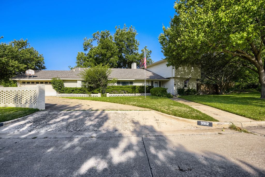 3912 Plantation Drive, Benbrook, TX 76116