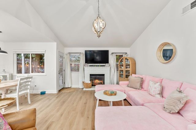 5710 River Run Cir, Rocklin, CA 95765