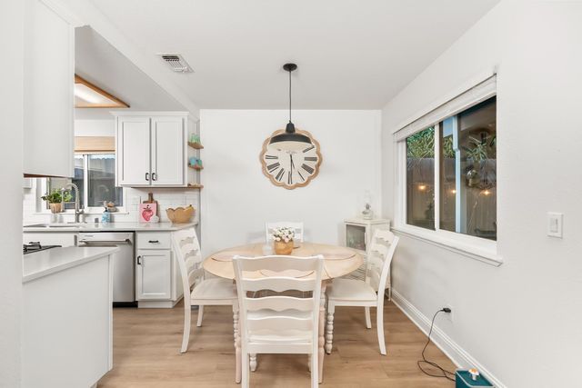 5710 River Run Cir, Rocklin, CA 95765