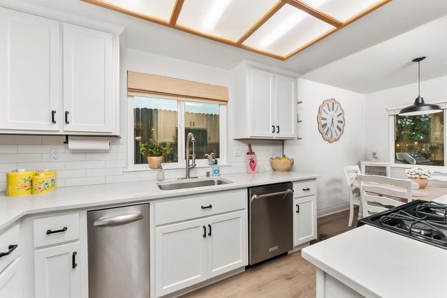 5710 River Run Cir, Rocklin, CA 95765