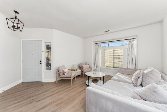 5710 River Run Cir, Rocklin, CA 95765