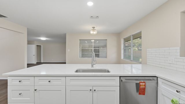 402 TIDECREST DR, Windcrest, TX 78239
