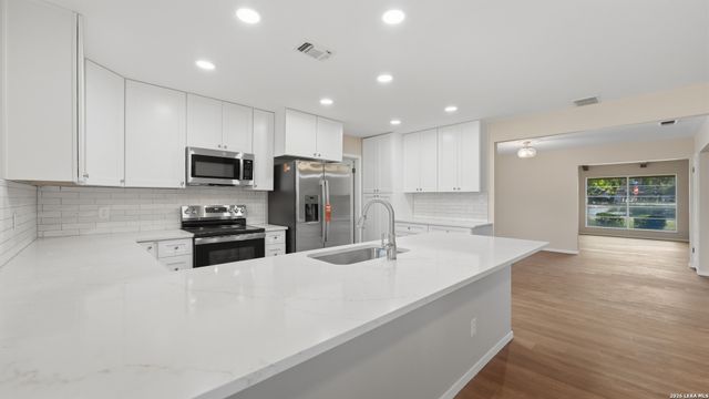 402 TIDECREST DR, Windcrest, TX 78239