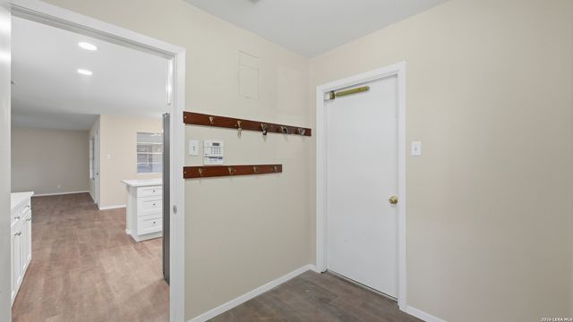 402 TIDECREST DR, Windcrest, TX 78239