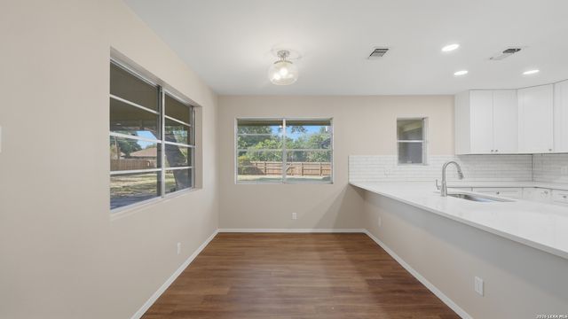 402 TIDECREST DR, Windcrest, TX 78239