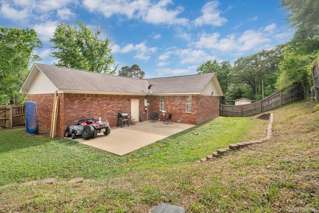 11 Eugenia Street, Morrilton, AR 72110