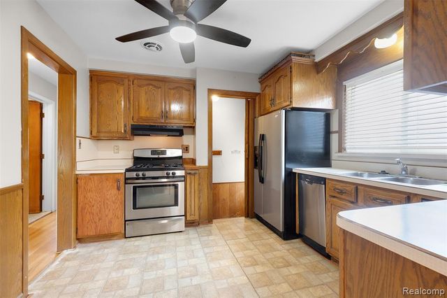 9929 Carter Avenue, Allen Park, MI 48101