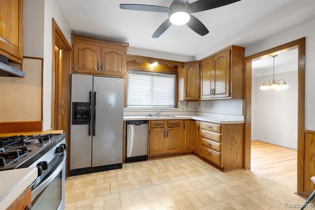 9929 Carter Avenue, Allen Park, MI 48101