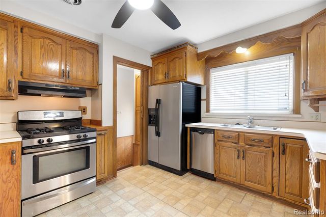 9929 Carter Avenue, Allen Park, MI 48101