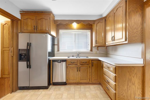 9929 Carter Avenue, Allen Park, MI 48101