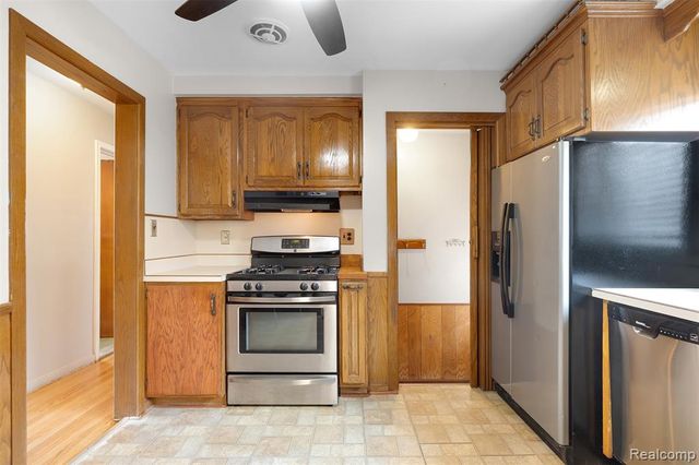 9929 Carter Avenue, Allen Park, MI 48101