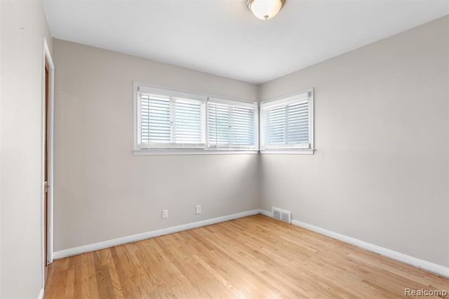 9929 Carter Avenue, Allen Park, MI 48101