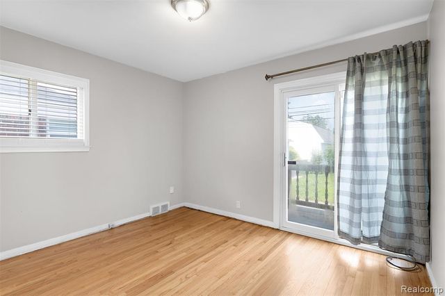 9929 Carter Avenue, Allen Park, MI 48101