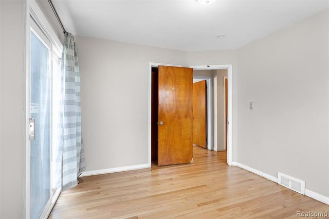 9929 Carter Avenue, Allen Park, MI 48101