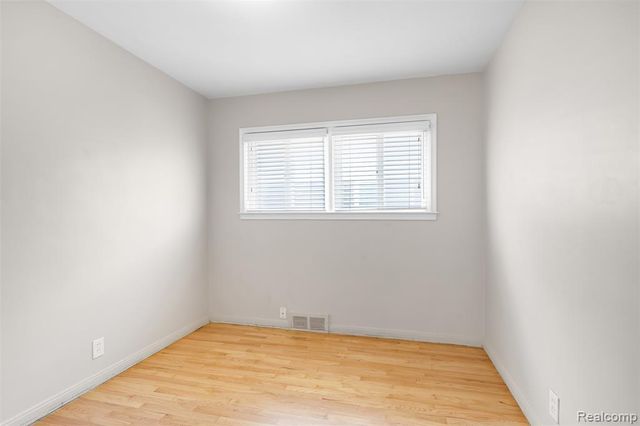 9929 Carter Avenue, Allen Park, MI 48101