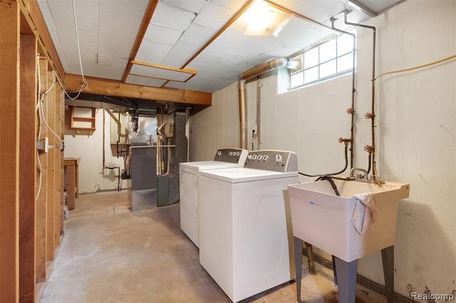 9929 Carter Avenue, Allen Park, MI 48101