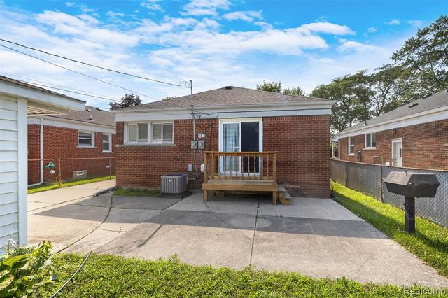 9929 Carter Avenue, Allen Park, MI 48101