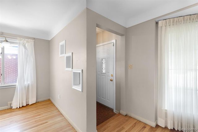 9929 Carter Avenue, Allen Park, MI 48101