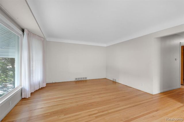 9929 Carter Avenue, Allen Park, MI 48101