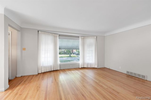 9929 Carter Avenue, Allen Park, MI 48101