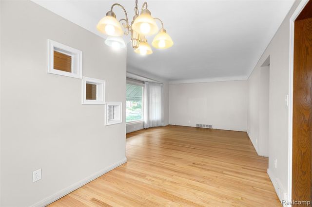 9929 Carter Avenue, Allen Park, MI 48101