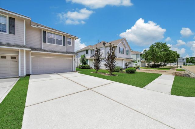 483 Folk Crest Lane, Dickinson, TX 77539