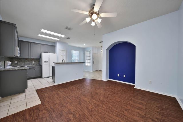 483 Folk Crest Lane, Dickinson, TX 77539