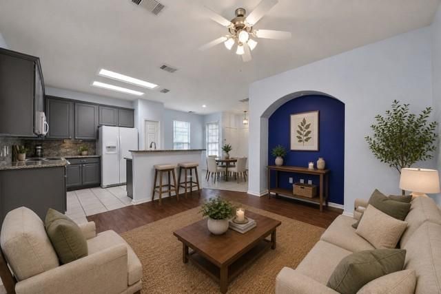 483 Folk Crest Lane, Dickinson, TX 77539