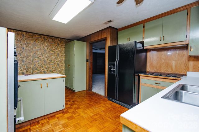 205 Bond Street, Marion, NC 28752