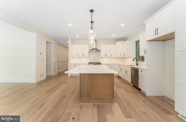 8 CHURCH STREET, Stockton, NJ 08559