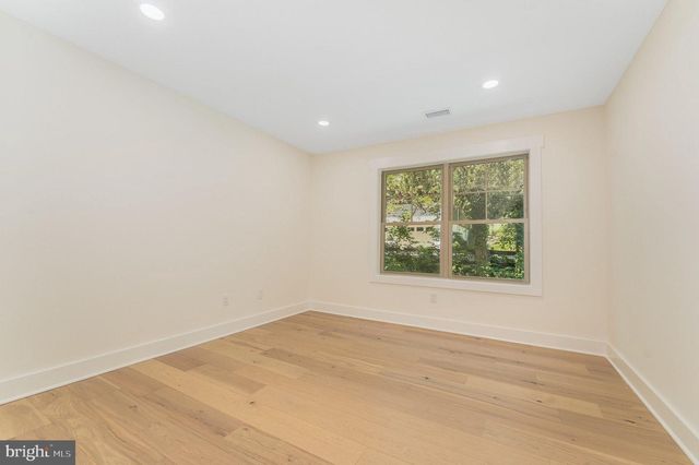 8 CHURCH STREET, Stockton, NJ 08559