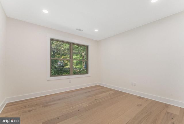 8 CHURCH STREET, Stockton, NJ 08559