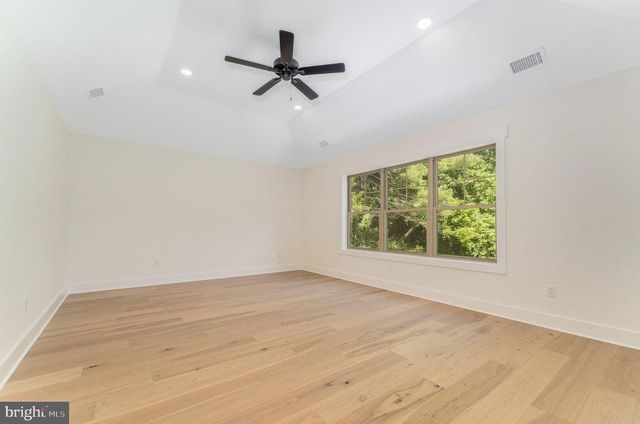 8 CHURCH STREET, Stockton, NJ 08559