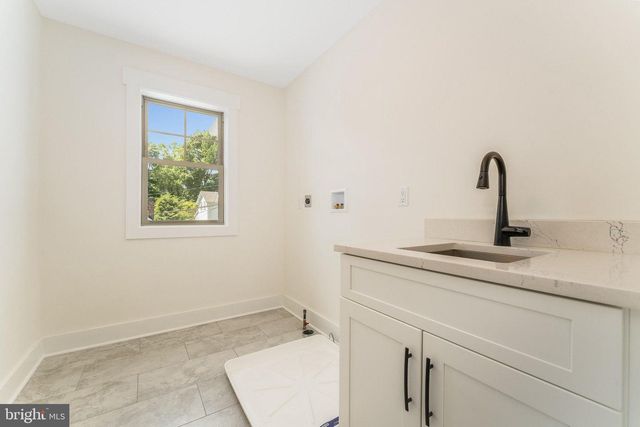 8 CHURCH STREET, Stockton, NJ 08559
