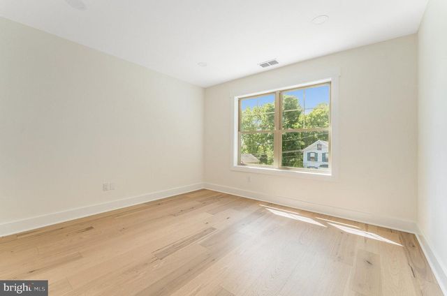8 CHURCH STREET, Stockton, NJ 08559