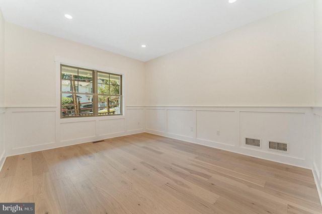 8 CHURCH STREET, Stockton, NJ 08559