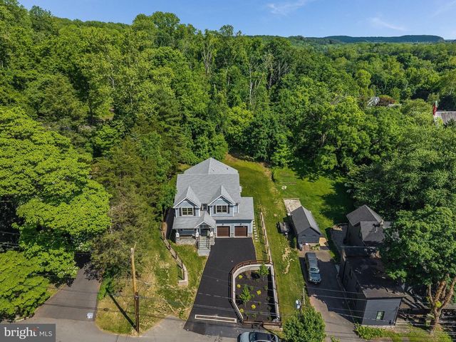 8 CHURCH STREET, Stockton, NJ 08559