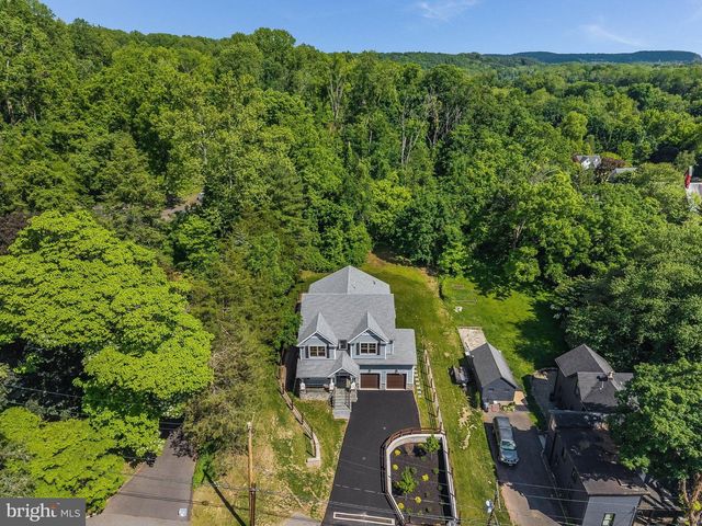 8 CHURCH STREET, Stockton, NJ 08559
