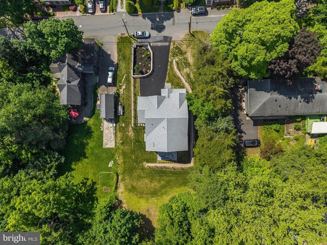8 CHURCH STREET, Stockton, NJ 08559