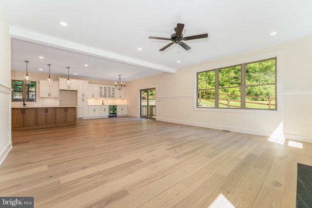 8 CHURCH STREET, Stockton, NJ 08559