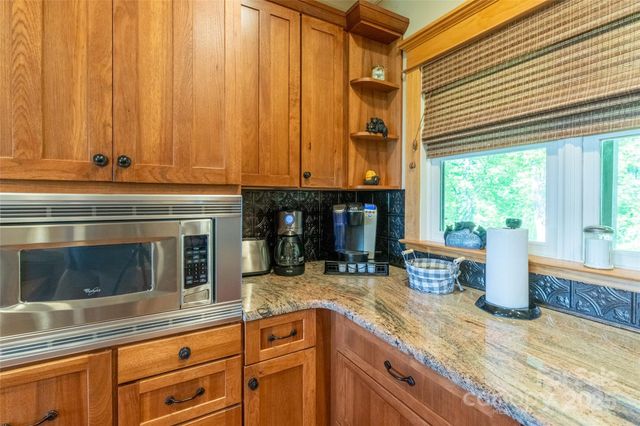 27 Indianola Lane, Bryson City, NC 28713