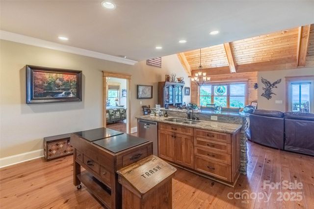 27 Indianola Lane, Bryson City, NC 28713