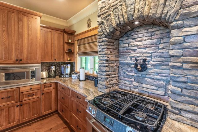 27 Indianola Lane, Bryson City, NC 28713