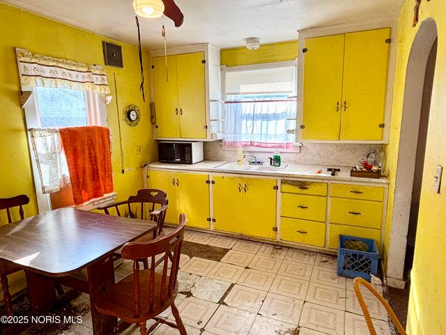 203 Eastwood Avenue, Oregon, OH 43616