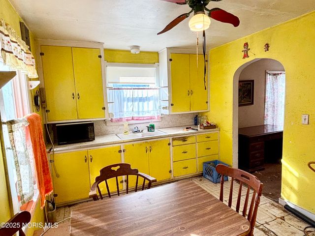 203 Eastwood Avenue, Oregon, OH 43616