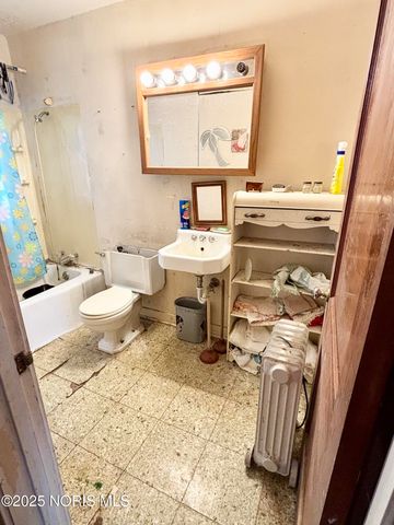 203 Eastwood Avenue, Oregon, OH 43616